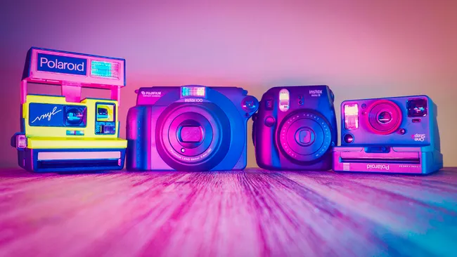 Instax или Polaroid: какая моментальная камера подойдёт именно вам?
