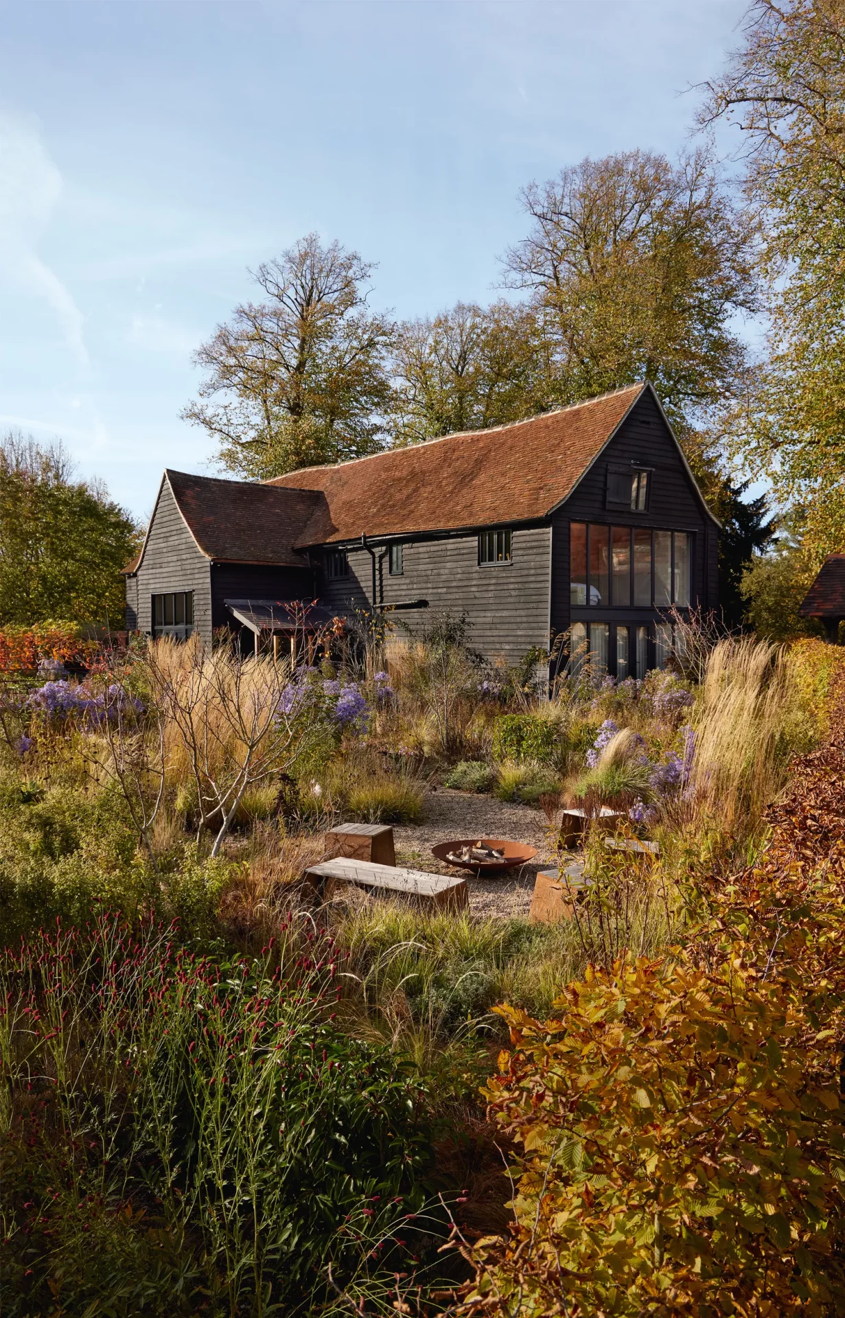 Элегантный сад в стиле натурализма в одной из самых красивых деревень Эссекса