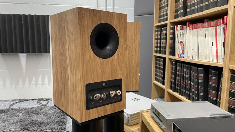 Bowers & Wilkins 607 S3