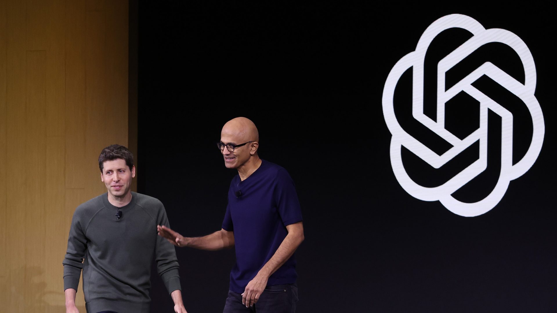 Почему Microsoft намеренно унижает Xbox, Surface и даже саму Windows