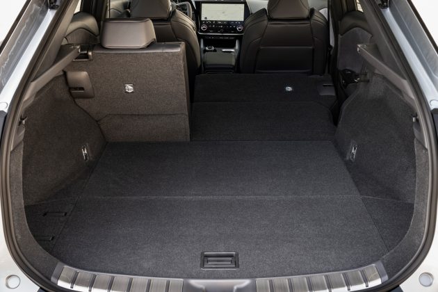 Полностью электрический Lexus RZ550e F Sport оснащен подрулевыми переключателями, и я не уверен, что это хорошо