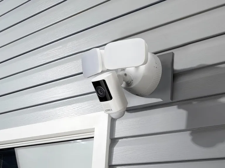 Lorex 2K Wi-Fi Floodlight Camera