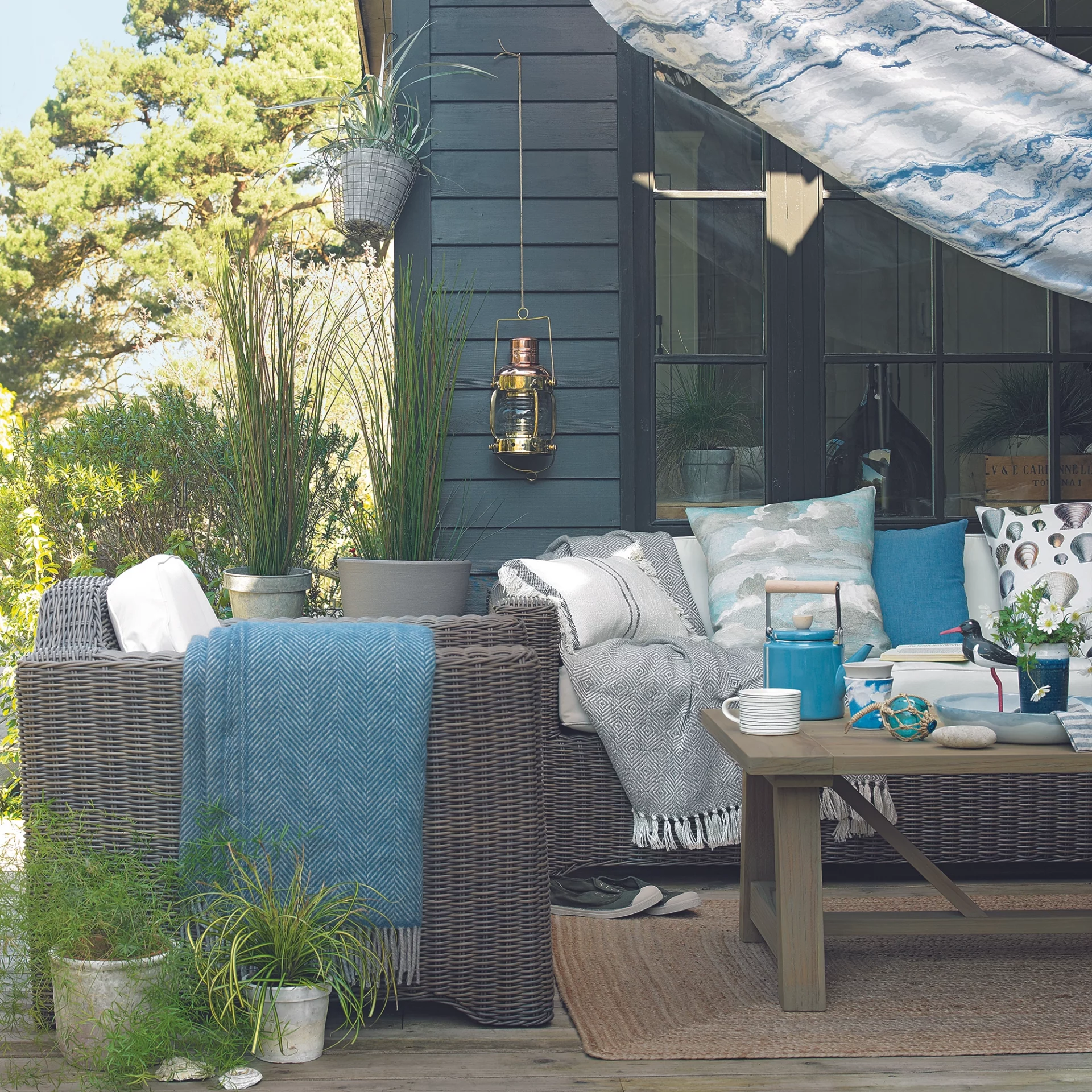 25 идей для уличной гостиной – превратите сад в роскошную зону отдыха картинка 24 идеи для уличной гостиной – стильный отдых в саду