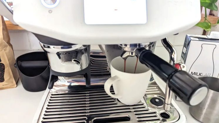 Лучшая кофеварка в 2025 году: топ-9 моделей для дома фото