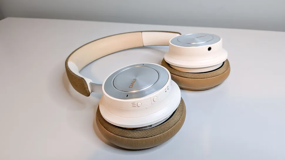 Лучшие наушники 2025 года: топ-модели, протестированные экспертами