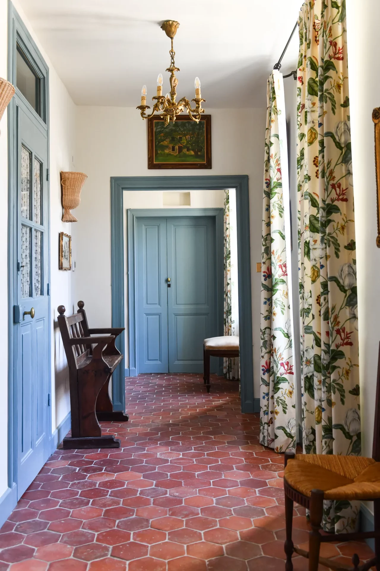 500-летний дом на юге Франции, оформленный в английском стиле