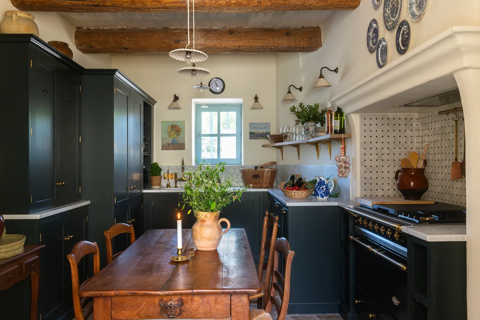 418121500-летний дом на юге Франции, оформленный в английском стиле