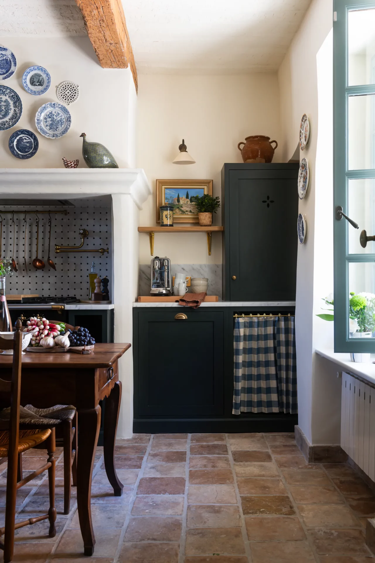 500-летний дом на юге Франции, оформленный в английском стиле