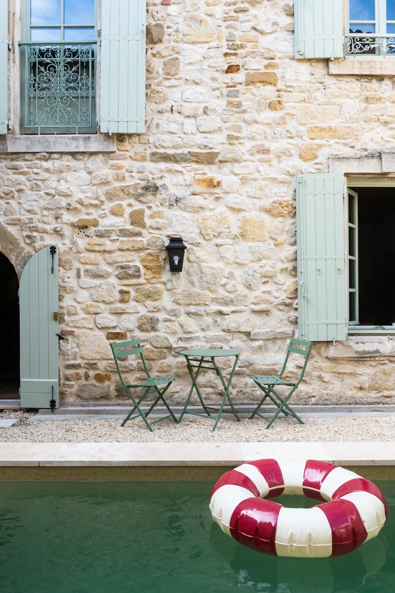 500-летний дом на юге Франции, оформленный в английском стиле