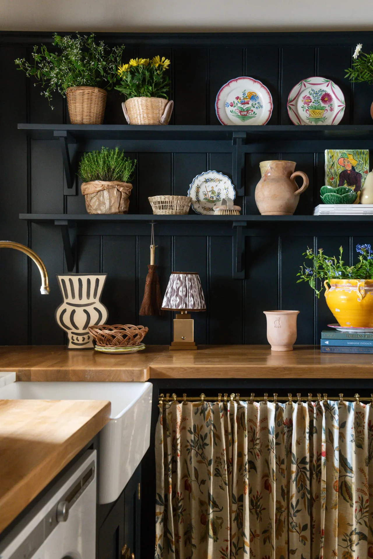 500-летний дом на юге Франции, оформленный в английском стиле