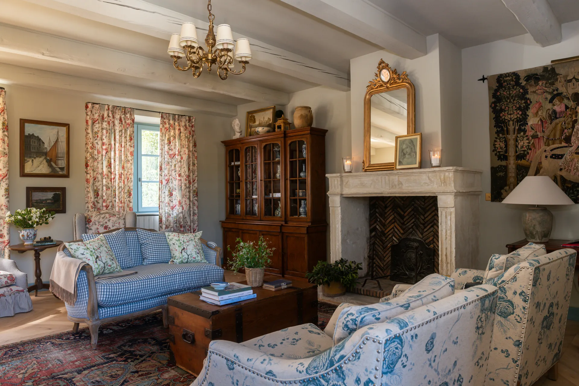 500-летний дом на юге Франции, оформленный в английском стиле