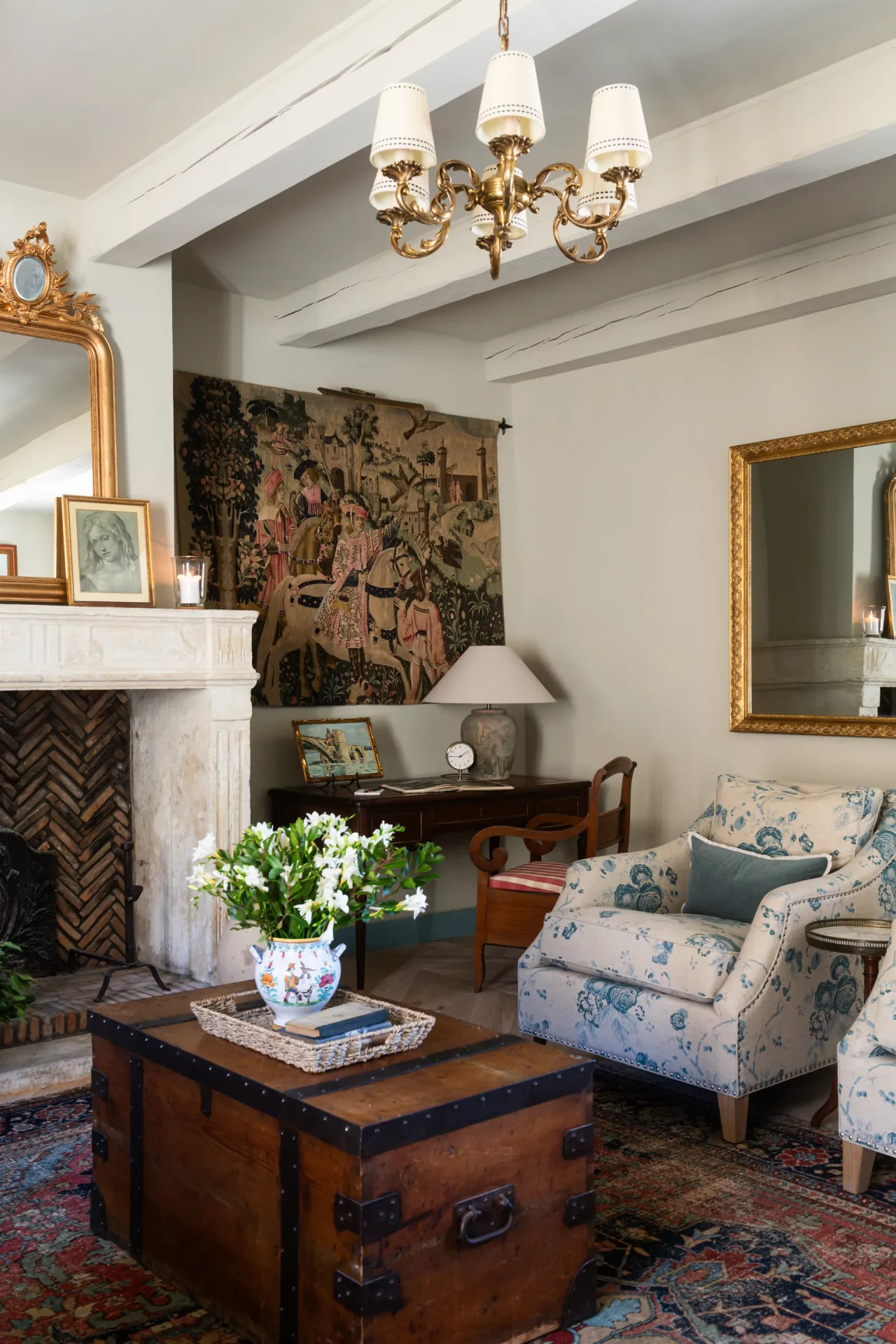 500-летний дом на юге Франции, оформленный в английском стиле