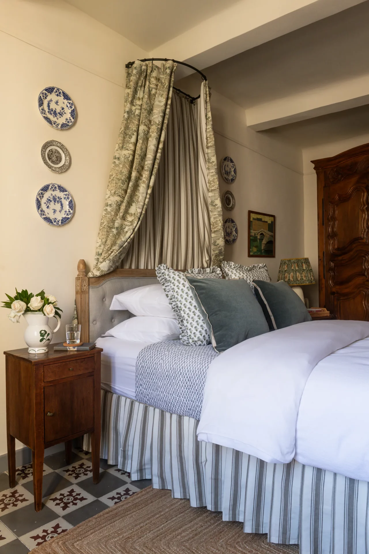 500-летний дом на юге Франции, оформленный в английском стиле