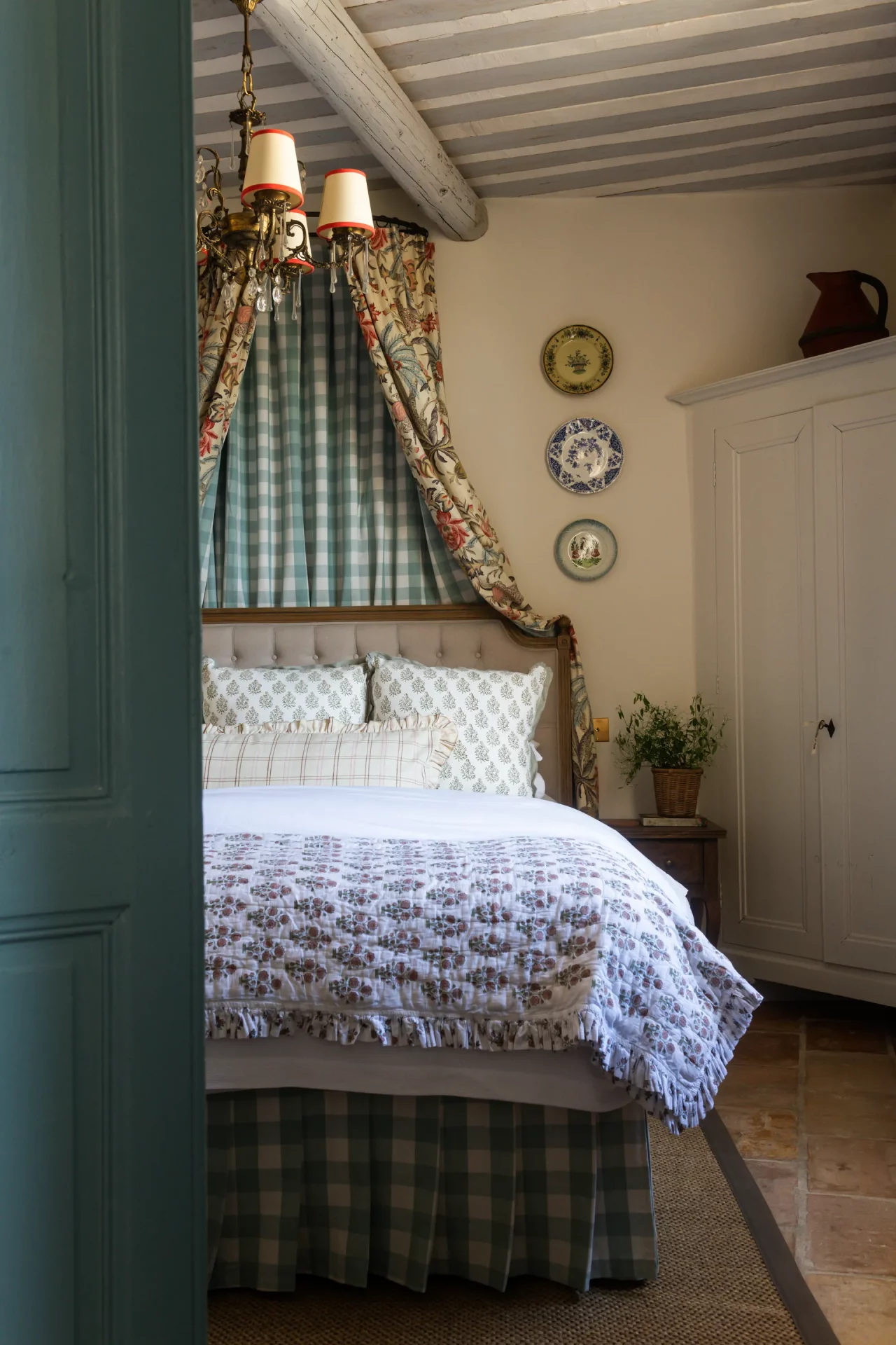 500-летний дом на юге Франции, оформленный в английском стиле