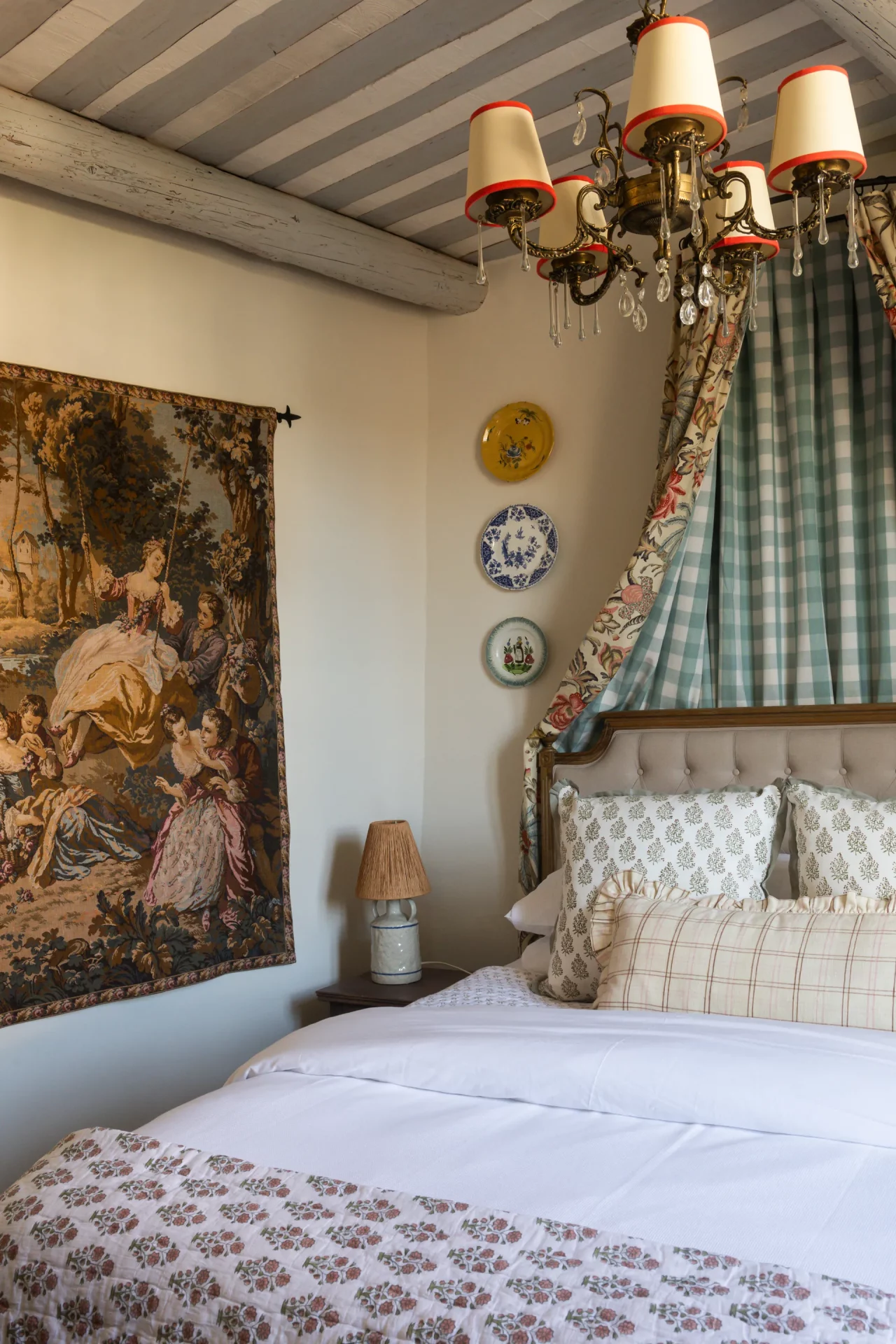 500-летний дом на юге Франции, оформленный в английском стиле