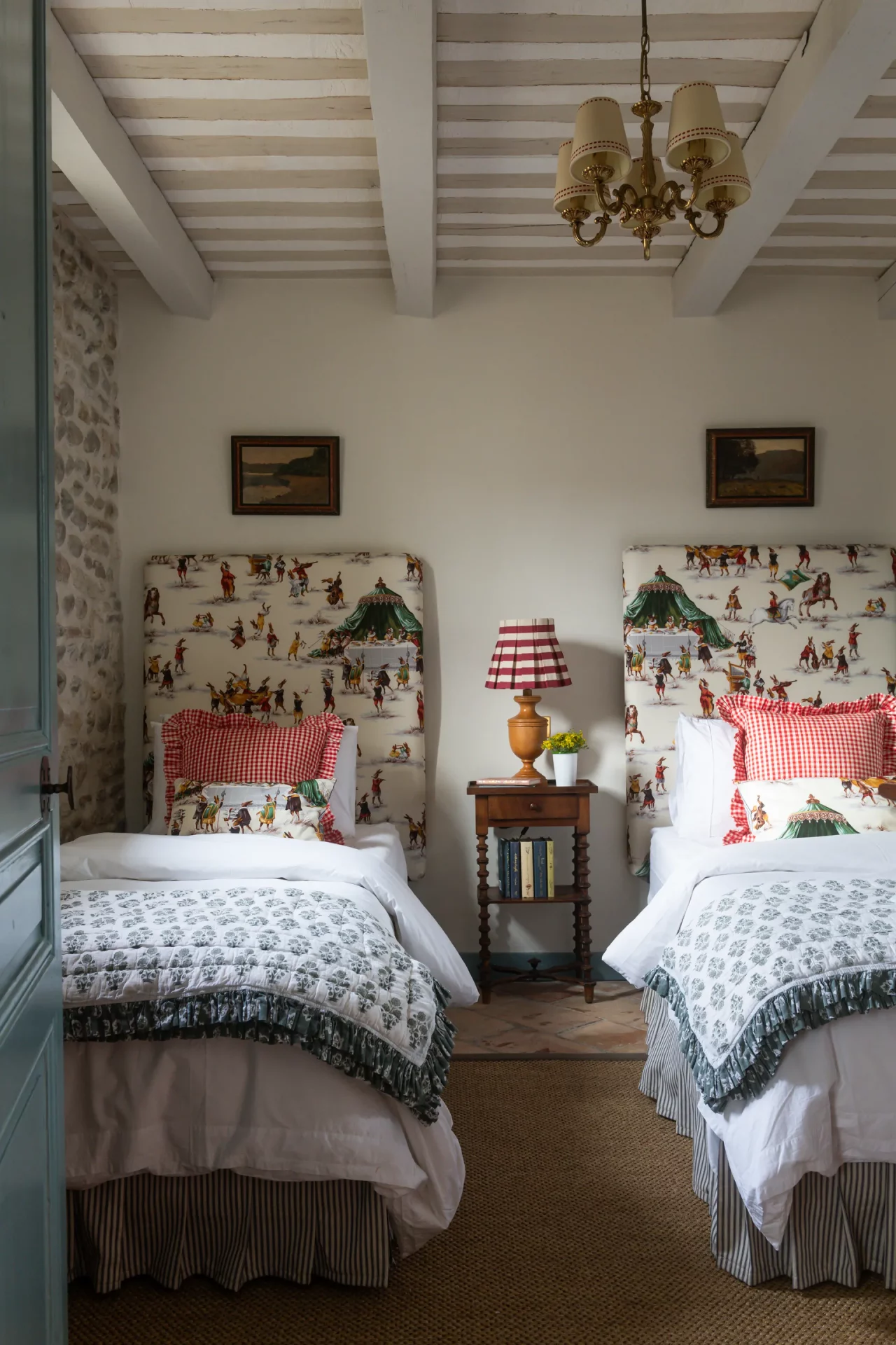 500-летний дом на юге Франции, оформленный в английском стиле