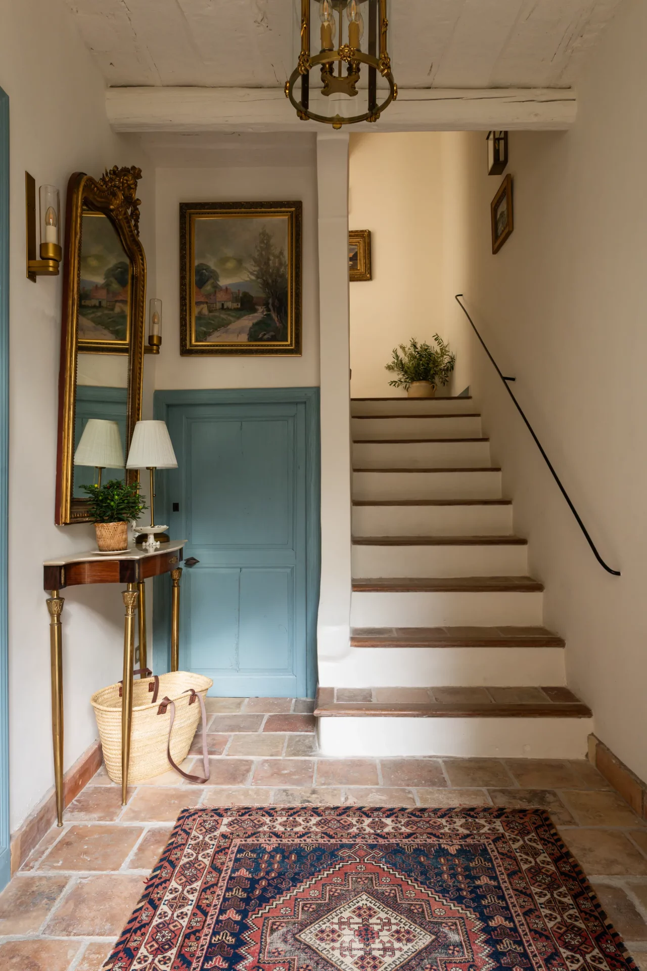 500-летний дом на юге Франции, оформленный в английском стиле