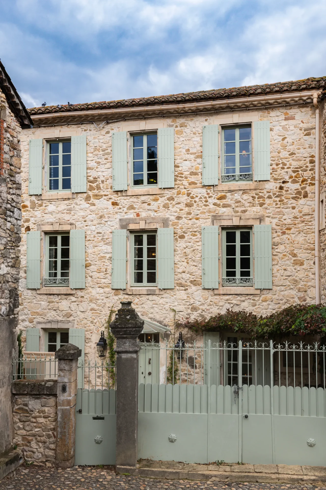 500-летний дом на юге Франции, оформленный в английском стиле