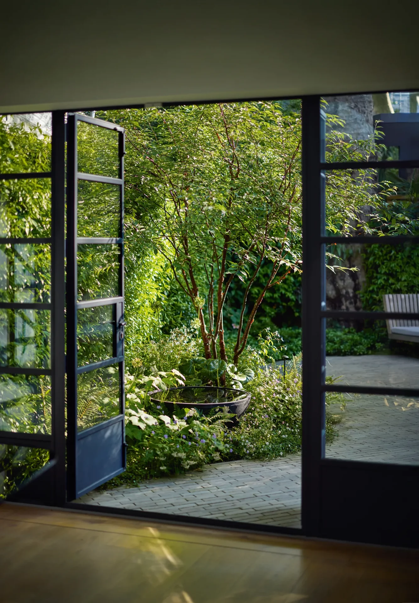 406542Этот маленький сад на западе Лондона выглядит как настоящий шедевр