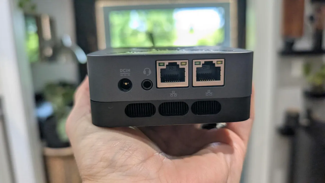 Этот крошечный ПК — мощнее вашего ноутбука! 4K на трёх экранах с ладони картинка Minix Neo Z97
