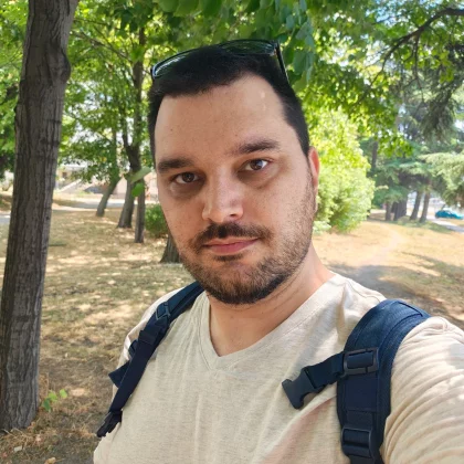 Обзор Motorola Razr Plus (2025): лучший складной телефон, который вы не заметите фото