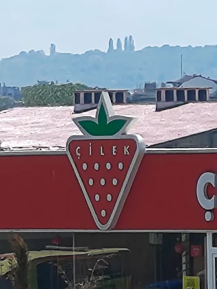 Обзор Motorola Razr Plus (2025): лучший складной телефон, который вы не заметите фото