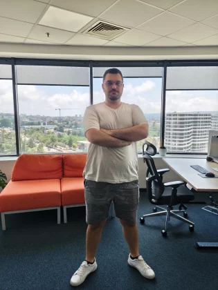 Обзор Motorola Razr Plus (2025): лучший складной телефон, который вы не заметите фото