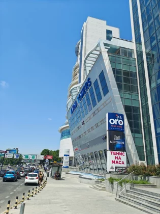 Обзор Motorola Razr Plus (2025): лучший складной телефон, который вы не заметите фото