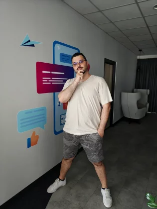 Обзор Motorola Razr Plus (2025): лучший складной телефон, который вы не заметите фото