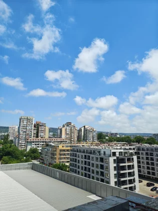 Обзор Motorola Razr Plus (2025): лучший складной телефон, который вы не заметите фото