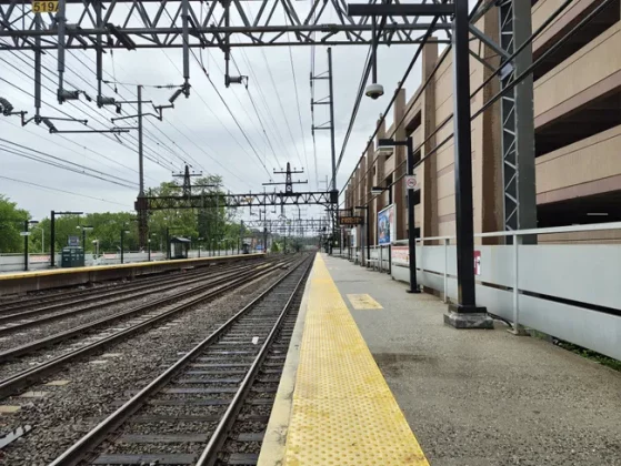 Обзор Razr Ultra 2025: стиль и содержание в одном флаконе фото