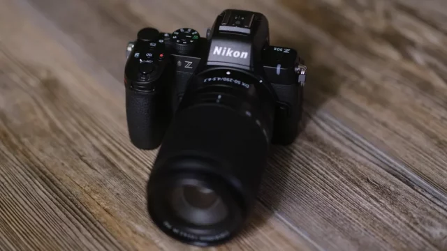 Дешёвые беззеркалки — пластик и тормоза? Nikon Z50 II ломает стереотипы!