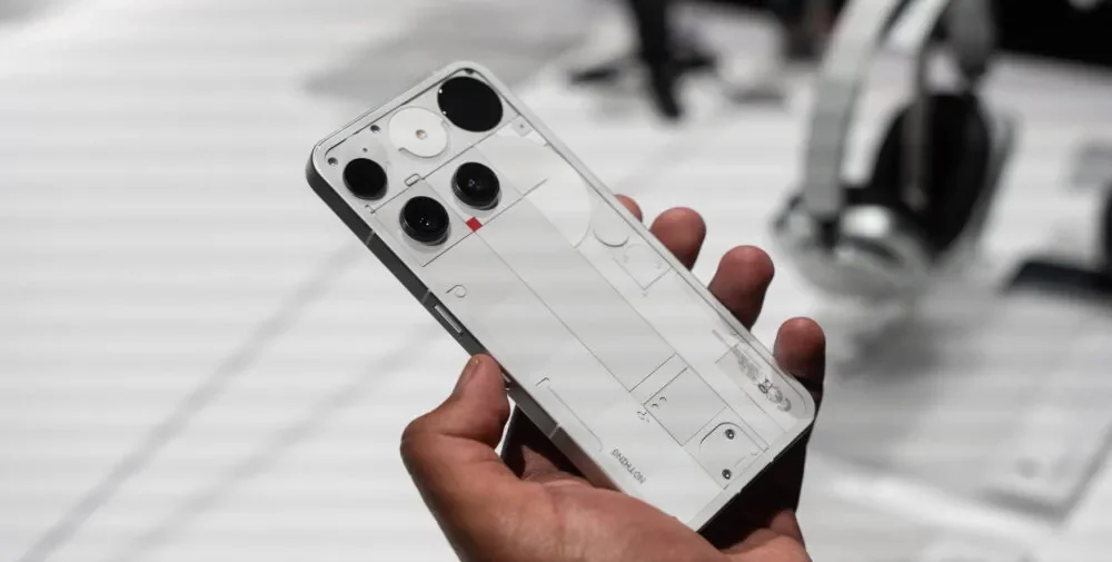 407701Разборка Nothing Phone 3: что внутри самого необычного на вид смартфона