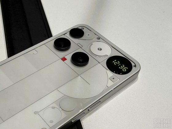 Nothing Phone (3) — самый необычный флагман на сегодняшний день, и это хорошо