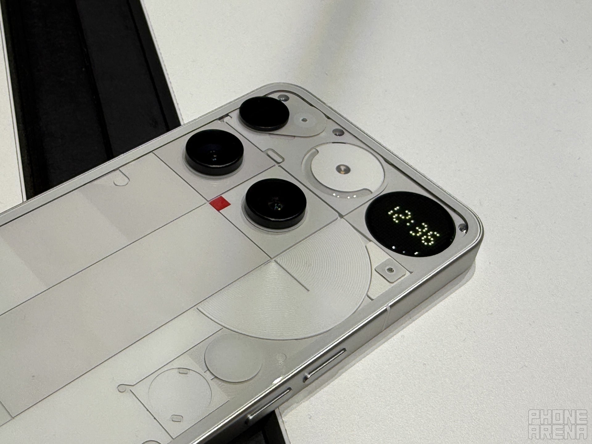 Nothing Phone (3) — самый необычный флагман на сегодняшний день, и это хорошо картинка Nothing Phone (3) — самый необычный флагман на сегодняшний день, и это хорошо