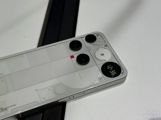 Nothing Phone (3) — самый необычный флагман на сегодняшний день, и это хорошо