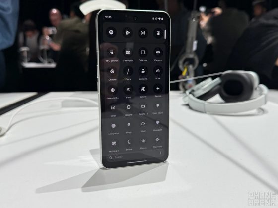 Nothing Phone (3) — самый необычный флагман на сегодняшний день, и это хорошо