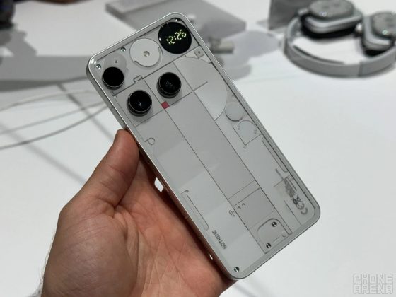 Nothing Phone (3) — самый необычный флагман на сегодняшний день, и это хорошо