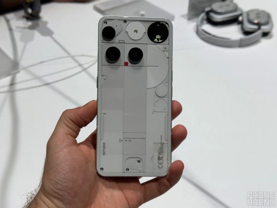 Nothing Phone (3) — самый необычный флагман на сегодняшний день, и это хорошо