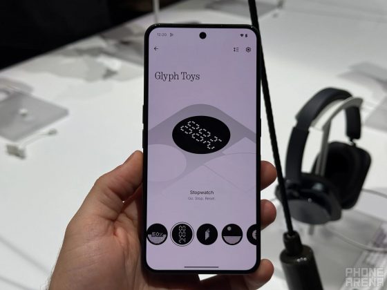 Nothing Phone (3) — самый необычный флагман на сегодняшний день, и это хорошо