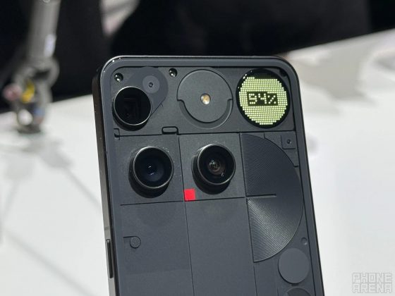 Nothing Phone (3) — самый необычный флагман на сегодняшний день, и это хорошо