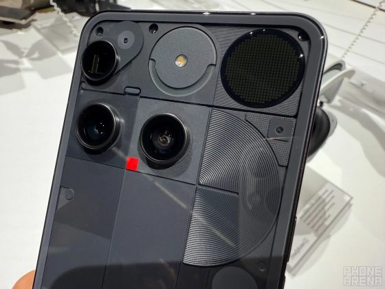 Nothing Phone (3) — самый необычный флагман на сегодняшний день, и это хорошо