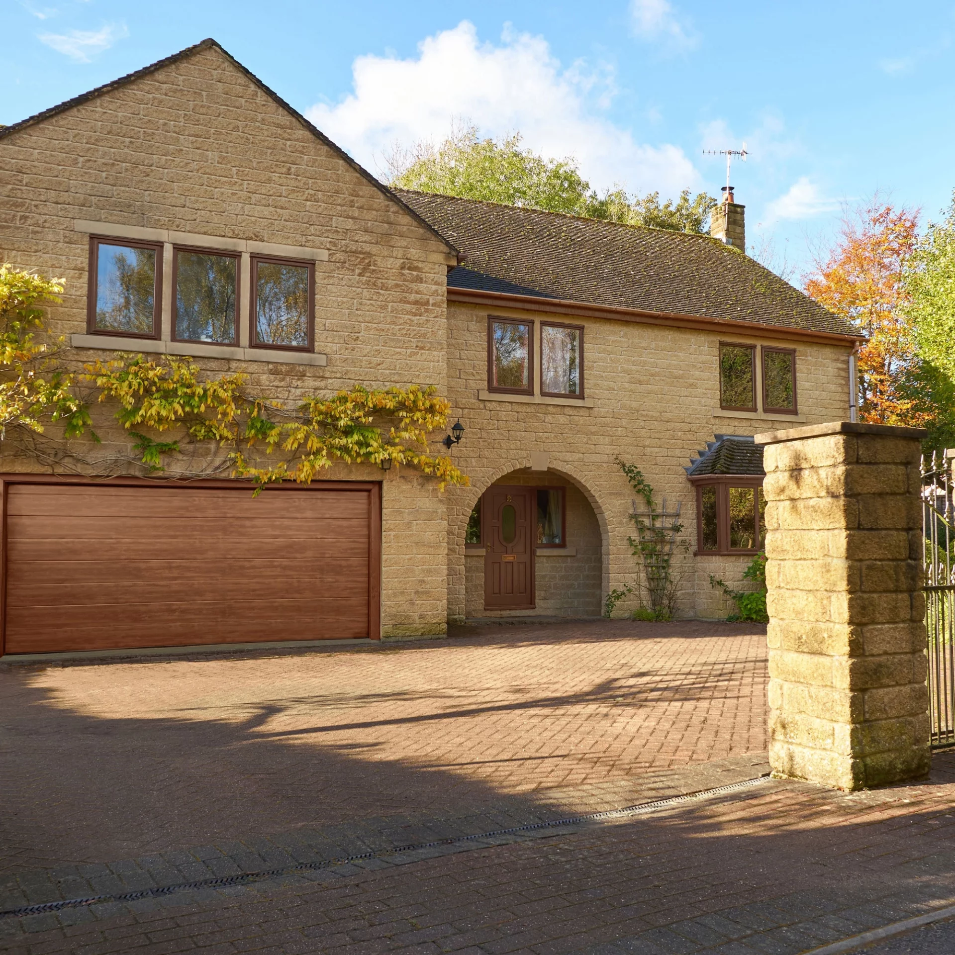 Ошибки при укладке подъездной дорожки — как не испортить двор