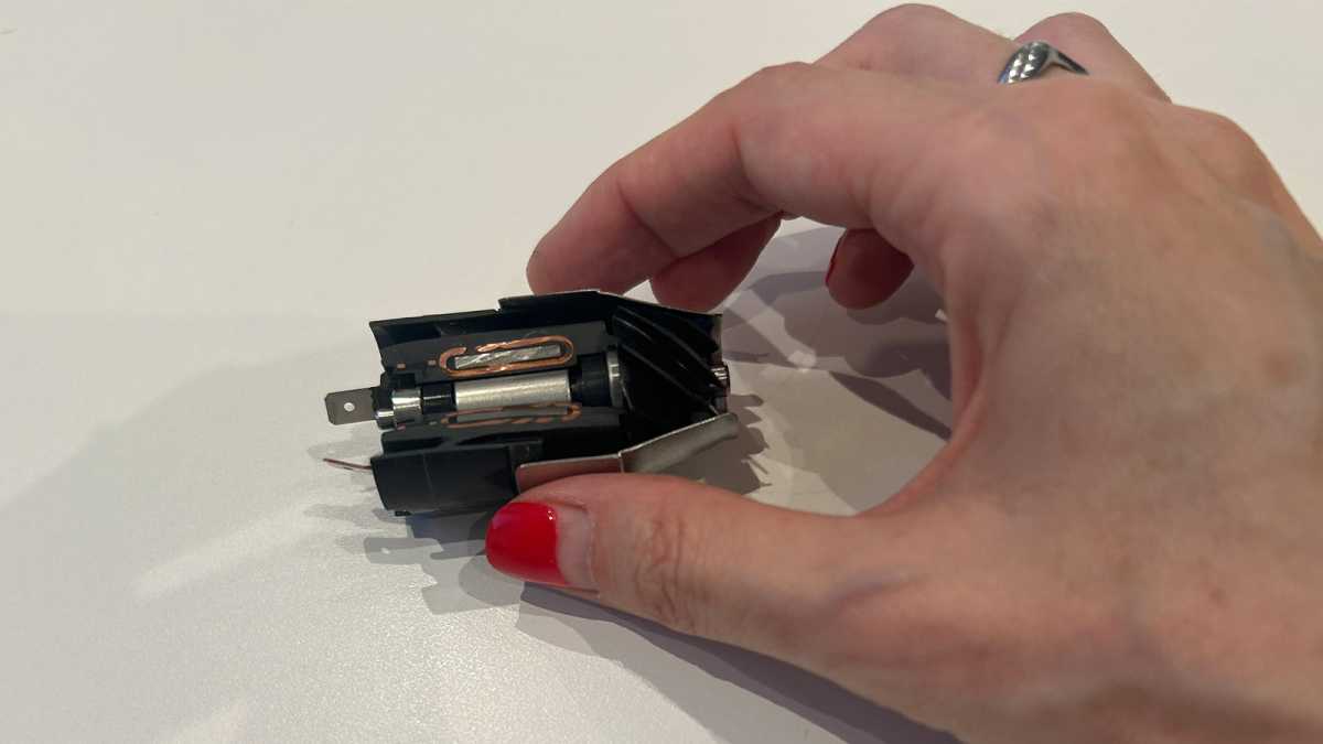 Я протестировал новейшую модель Dyson: она не похожа ни на одну другую модель