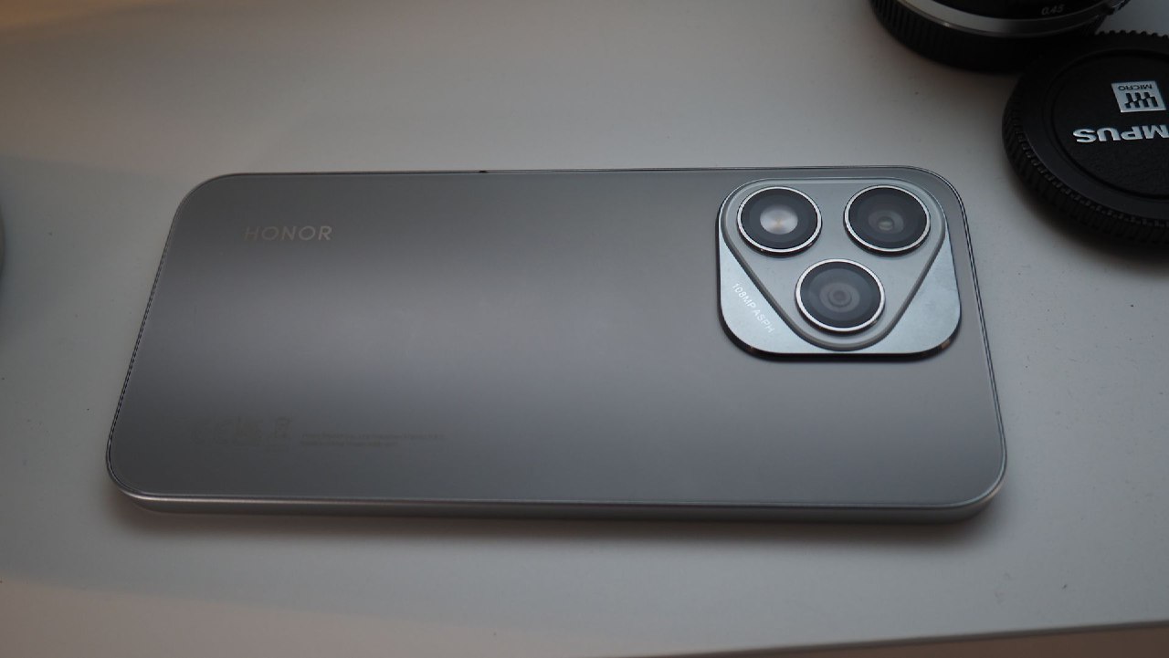 389424Я протестировал Honor 400 Lite и обнаружил, что в этом недорогом телефоне есть (не так много) урезанного функционала