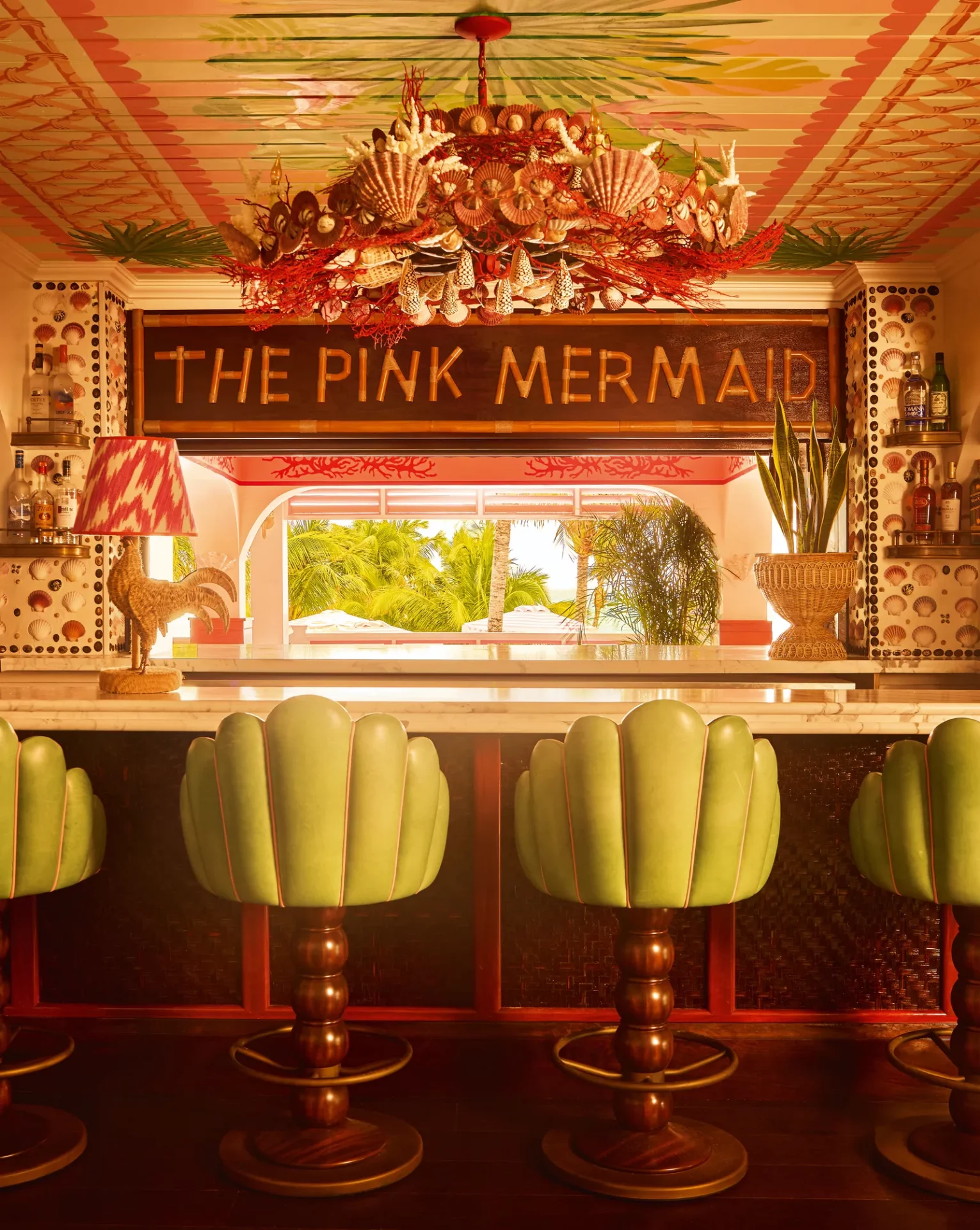 Легендарный отель на Багамах преобразился: новый гламурный облик Coral Sands