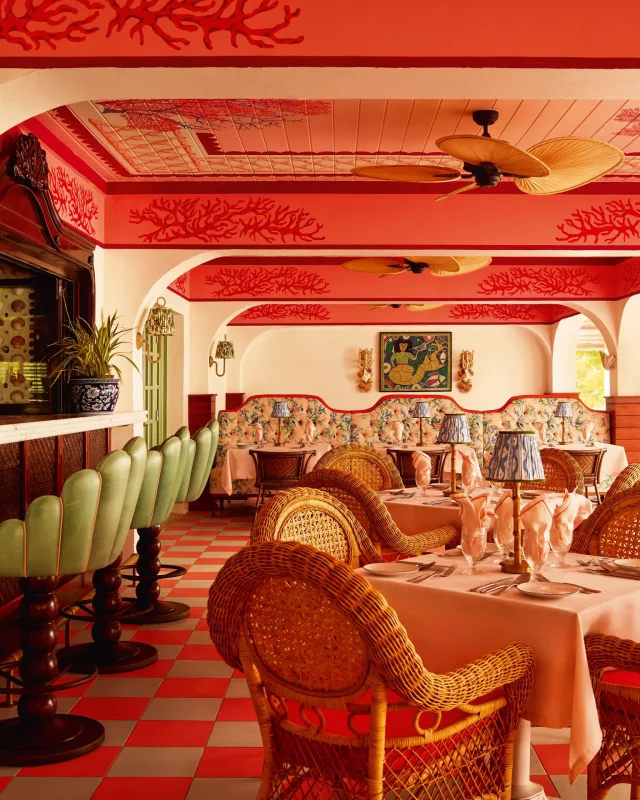 Легендарный отель на Багамах преобразился: новый гламурный облик Coral Sands