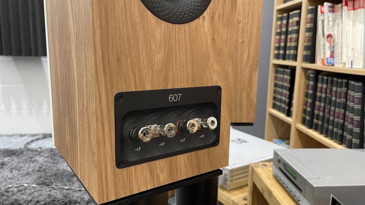 Bowers & Wilkins 607 S3