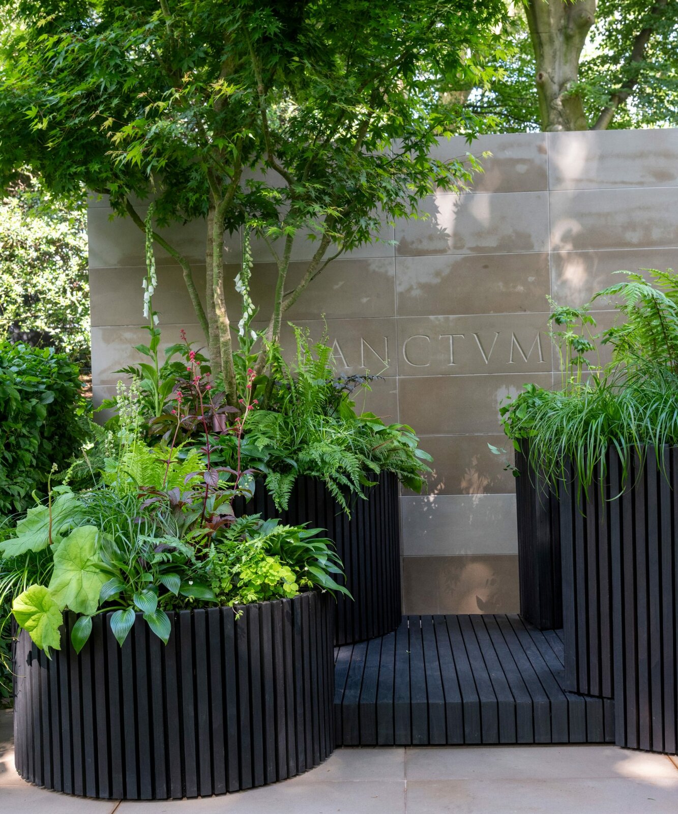 Эти советы и рекомендации от дизайнеров помогут вам визуально увеличить пространство небольшого патио