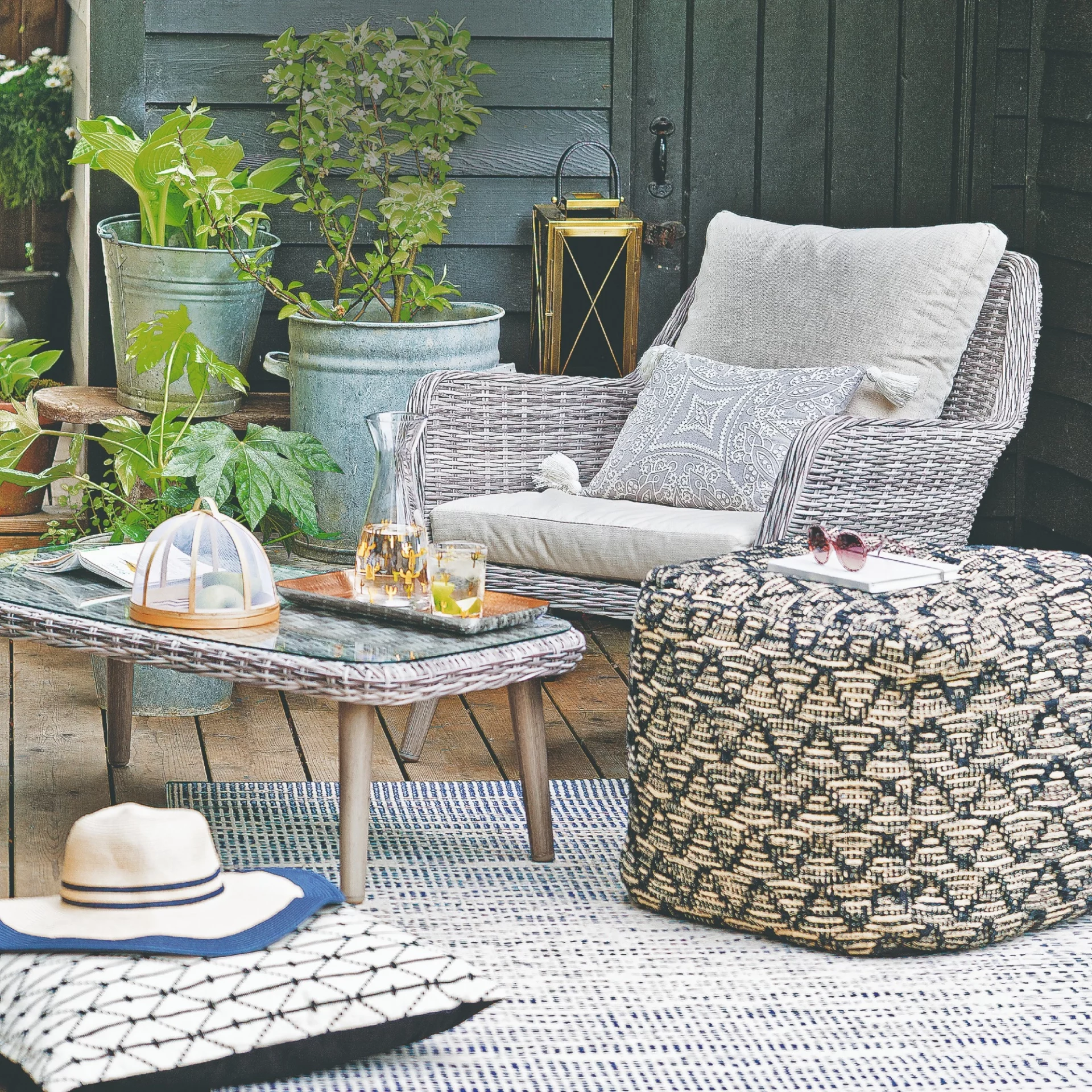 25 идей для уличной гостиной – превратите сад в роскошную зону отдыха картинка 24 идеи для уличной гостиной – стильный отдых в саду